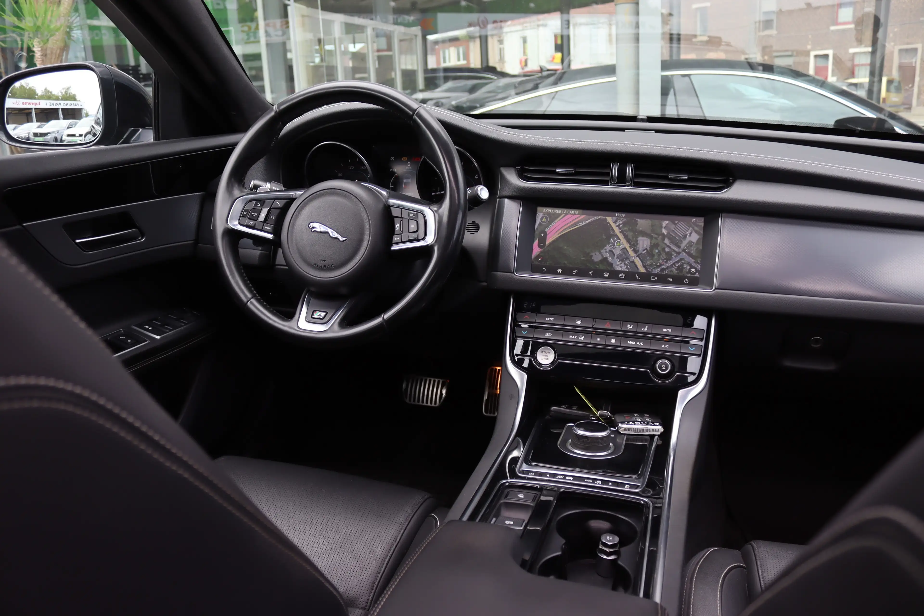 Jaguar XF 2.0D 163CV R-SPORT TOIT PANO GPS CAMERA XENON FULL OPTIONS — photo 12
