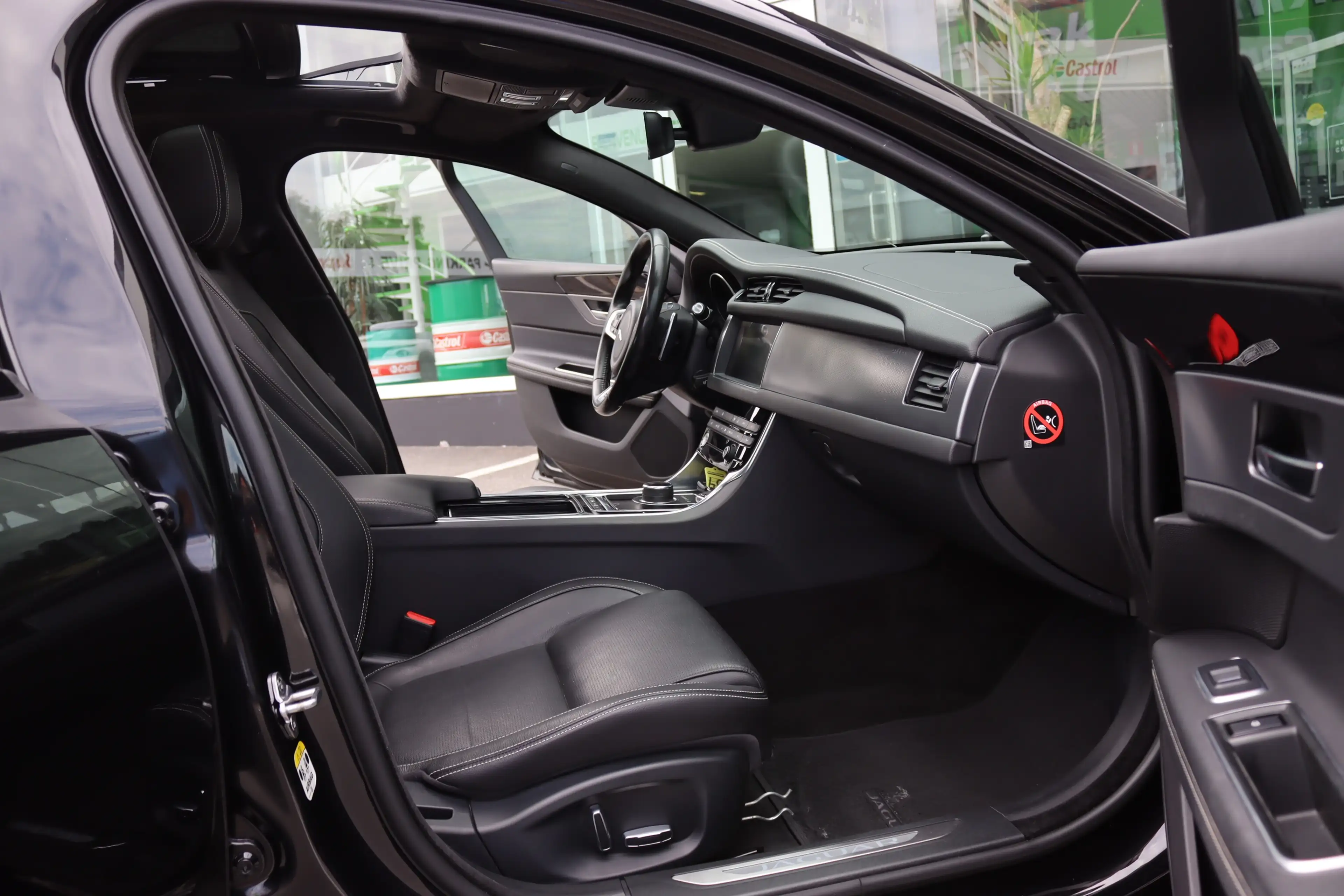 Jaguar XF 2.0D 163CV R-SPORT TOIT PANO GPS CAMERA XENON FULL OPTIONS — photo 9