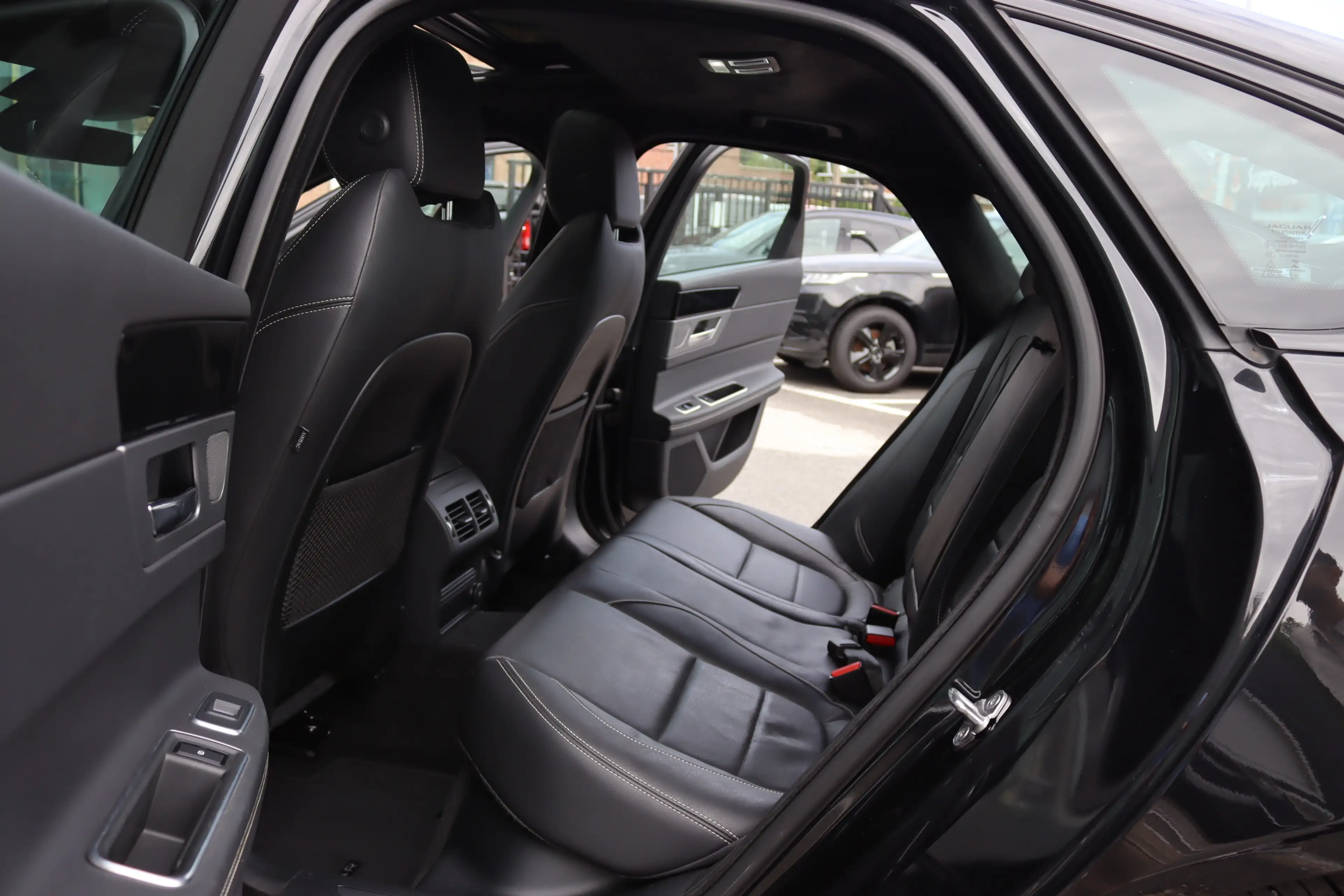 Jaguar XF 2.0D 163CV R-SPORT TOIT PANO GPS CAMERA XENON FULL OPTIONS — photo 8