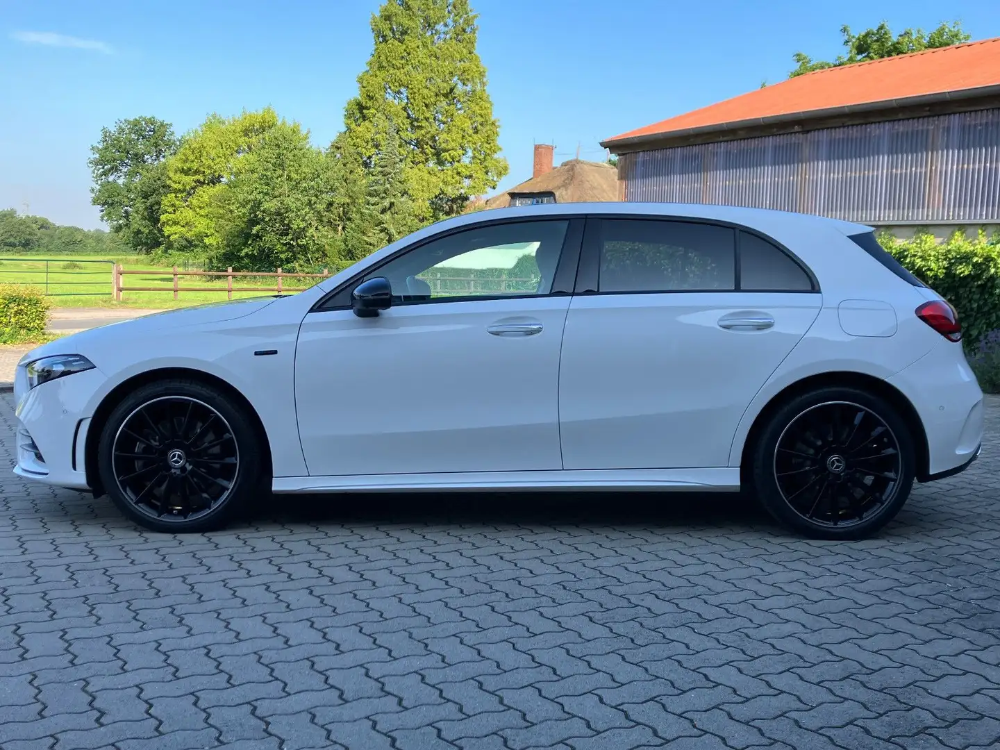 Mercedes-Benz A 250 e AMG LINE 19"PANO,BURM,360°,DISTRON,NP56€ Blanco - 2