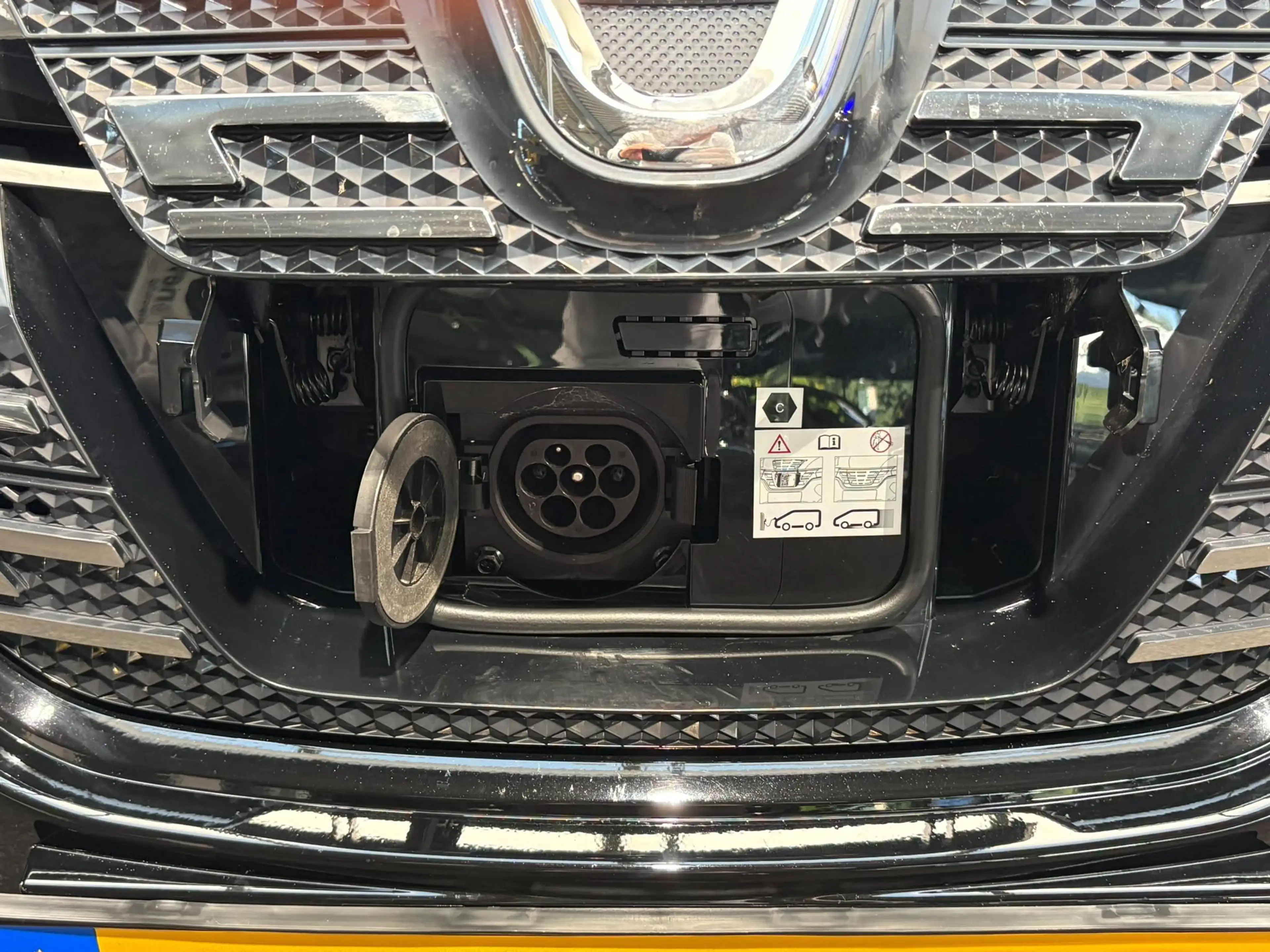 Dacia Spring Comfort Plus 27 kWh | Navigatie | Airco | Camera | — photo 25