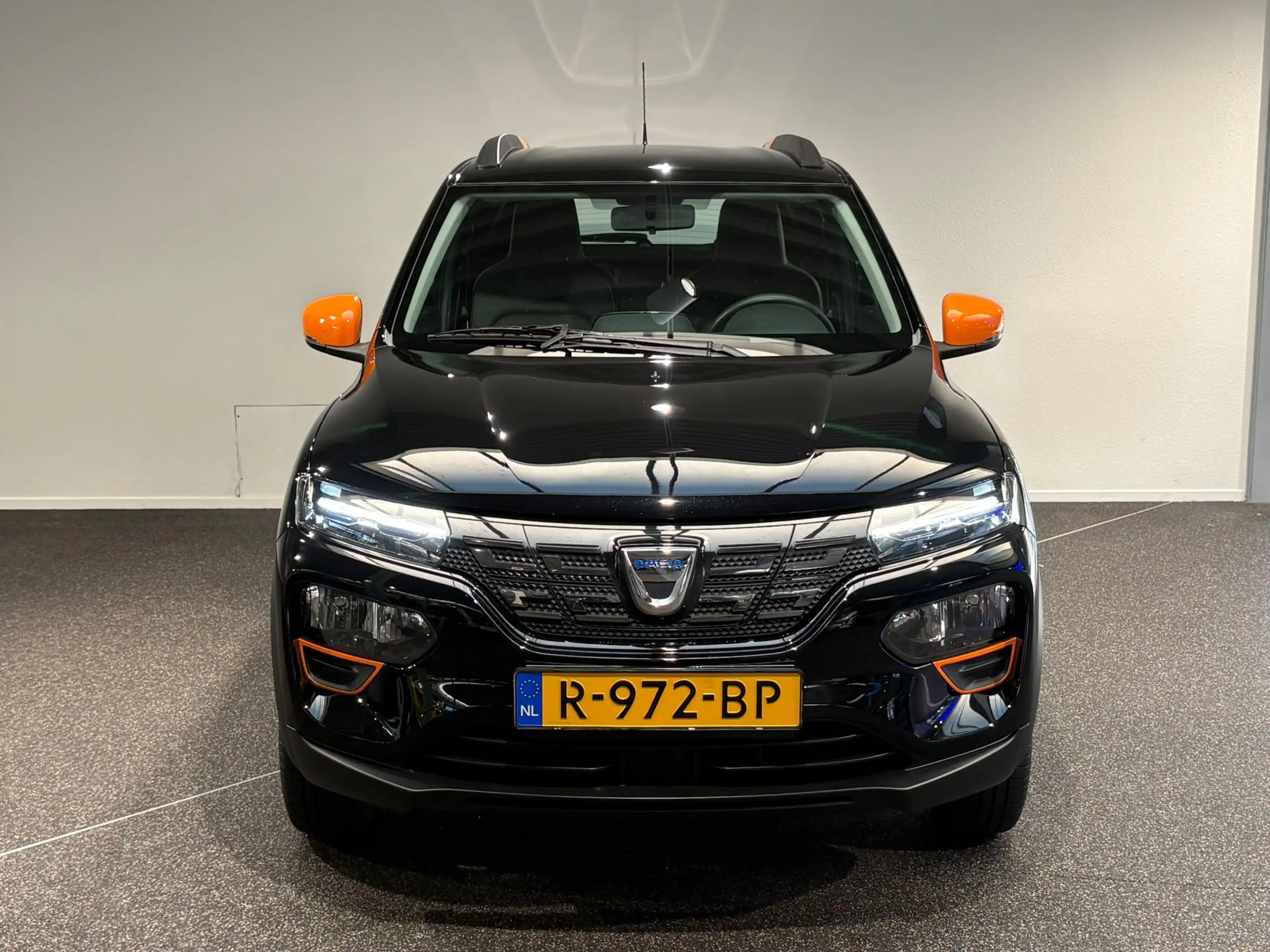 Dacia Spring Comfort Plus 27 kWh | Navigatie | Airco | Camera | — photo 17