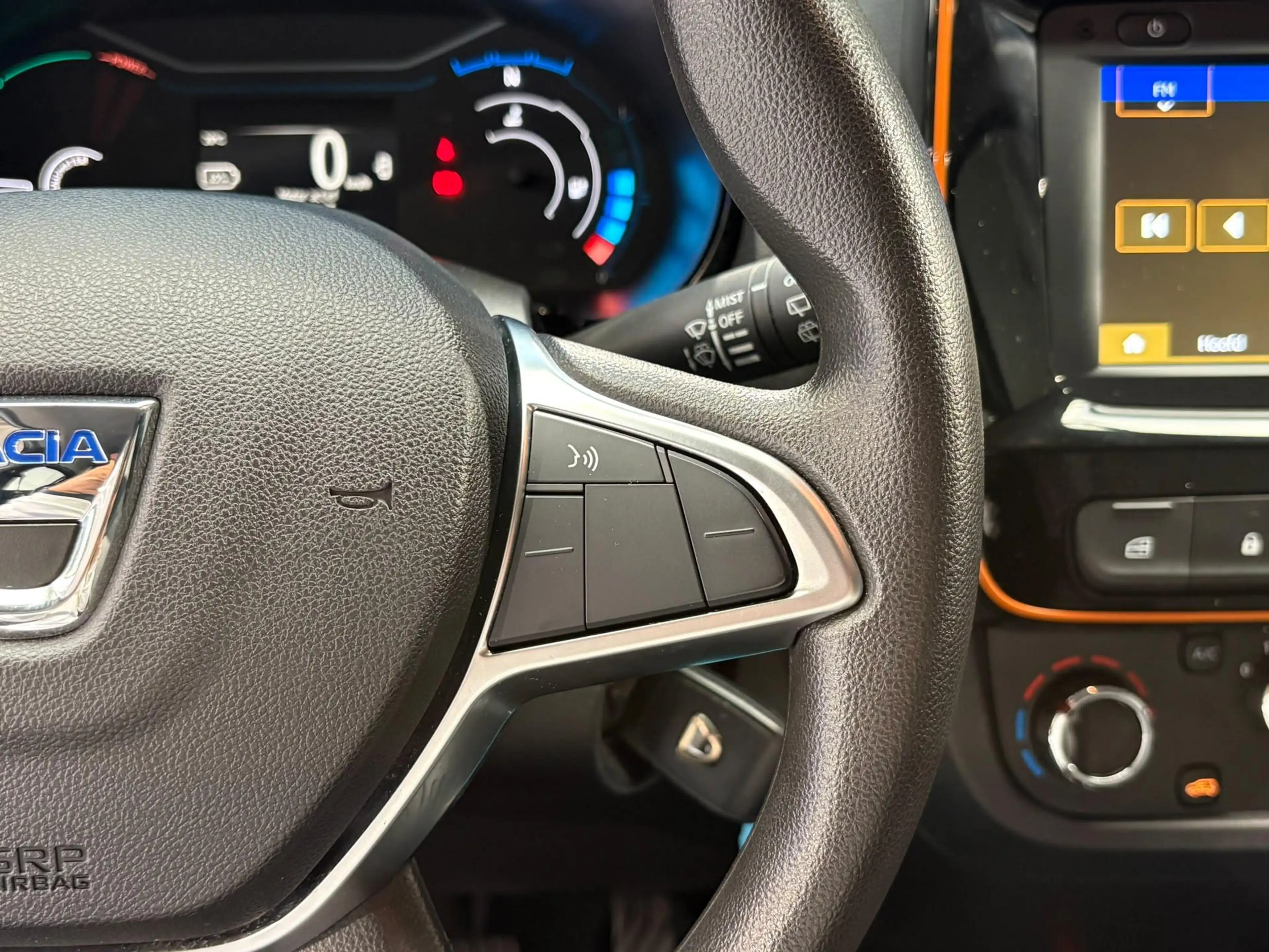 Dacia Spring Comfort Plus 27 kWh | Navigatie | Airco | Camera | — photo 21