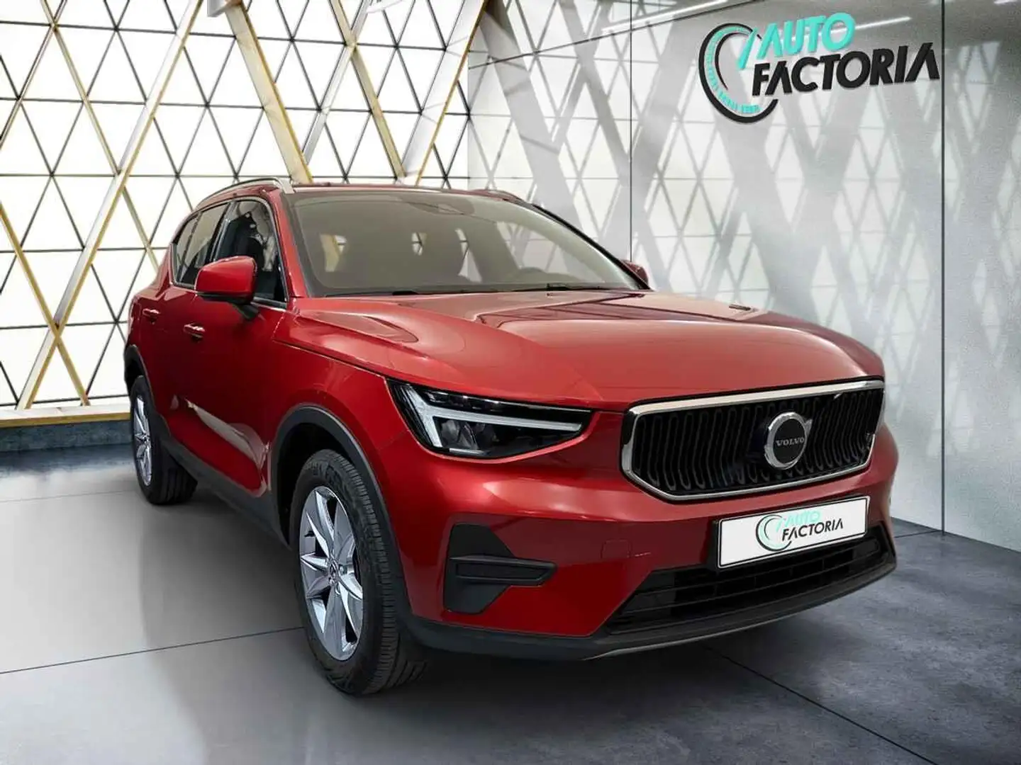 Volvo XC40 -32% T2 129cv BVA +GPS+CAM+LED+HAYON ELEC+Opts Rouge - 2