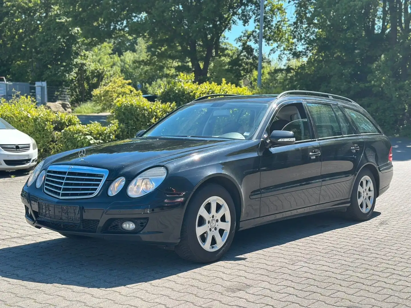 Mercedes-Benz E 200 T-Modell Kompressor Sitzhz*2-Zonen*TÜV neu Noir - 1
