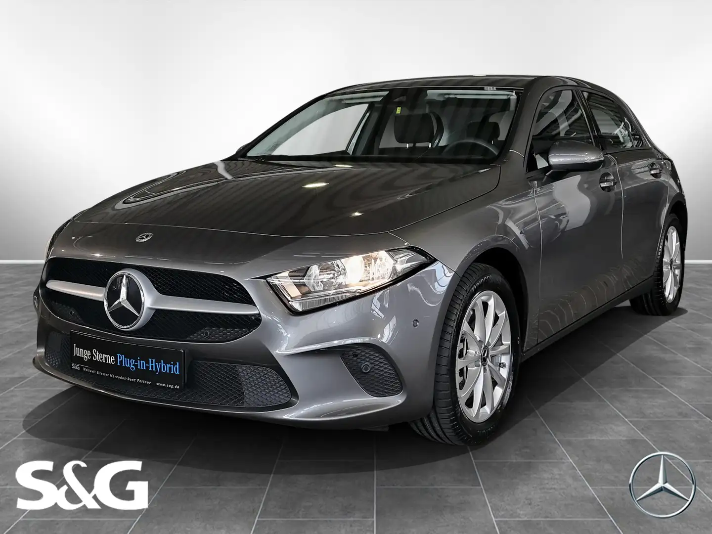Mercedes-Benz A 250 e CARPLAY+KAMERA+MBUX+PDC+SITZHEIZUNG+17" Gris - 1