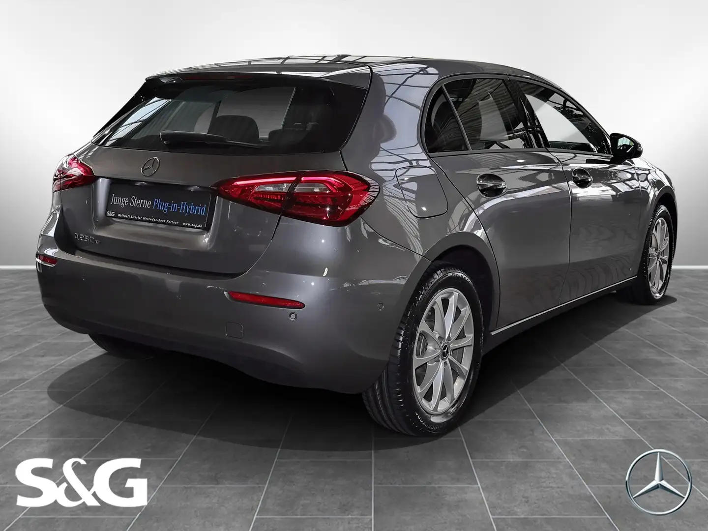 Mercedes-Benz A 250 e CARPLAY+KAMERA+MBUX+PDC+SITZHEIZUNG+17" Grijs - 2