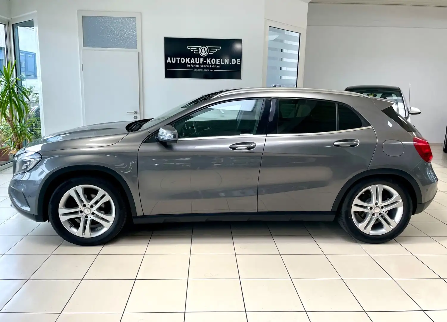 Mercedes-Benz GLA 200 Business Paket/Navi/Panoramdach/Teillede Gris - 1