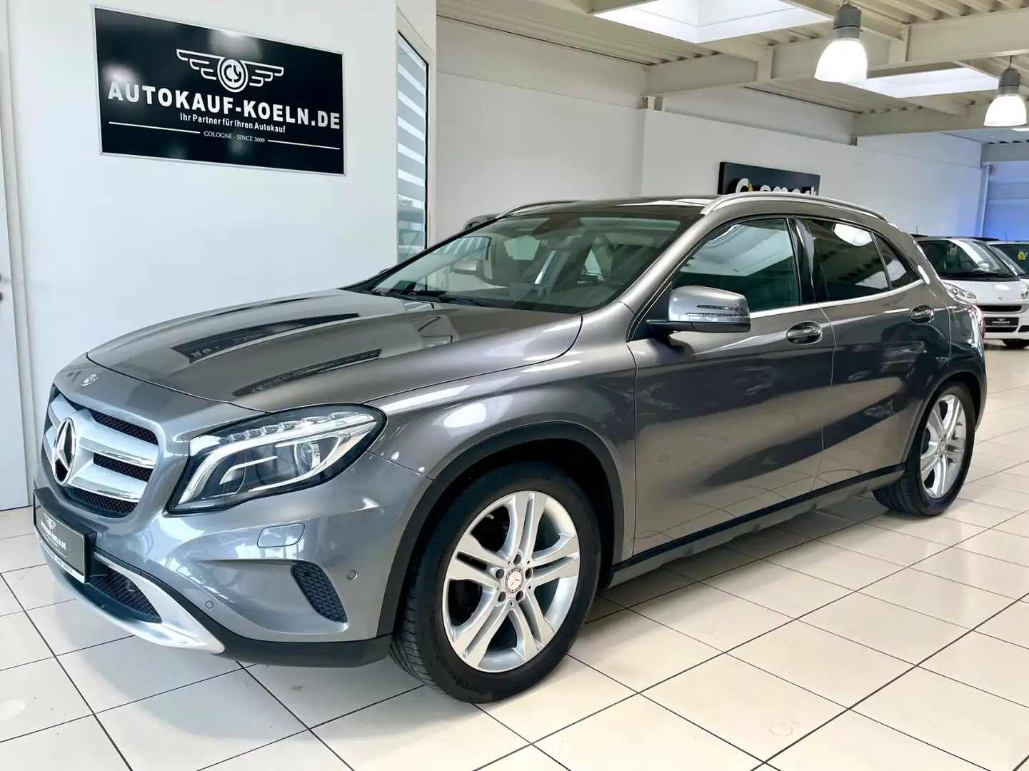 Mercedes-Benz GLA 200 Business Paket/Navi/Panoramdach/Teillede Gris - 2