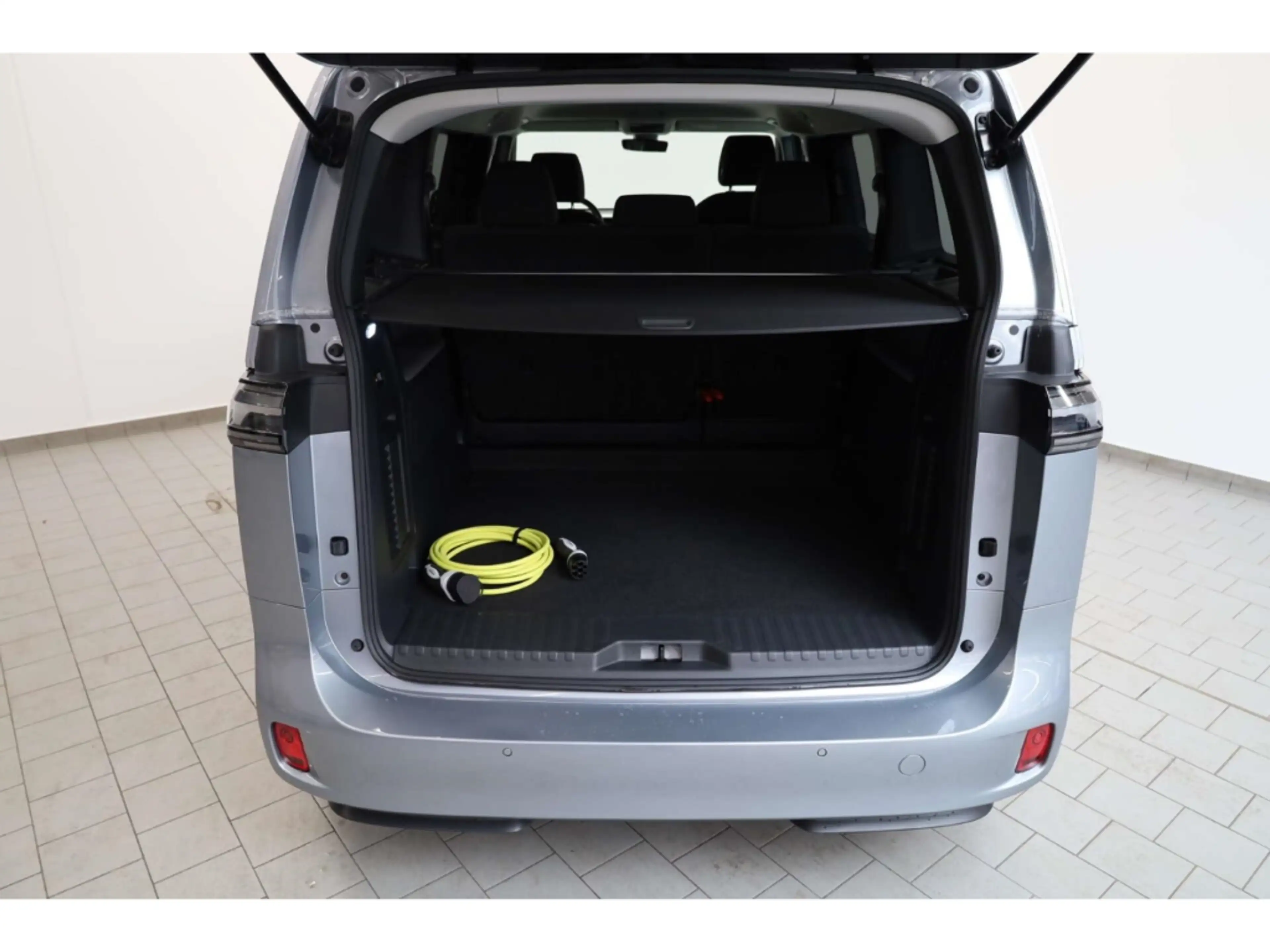Volkswagen ID. Buzz Pro 84 kWh AHK/LED/ACC/Keyless/RFK/SH — photo 16
