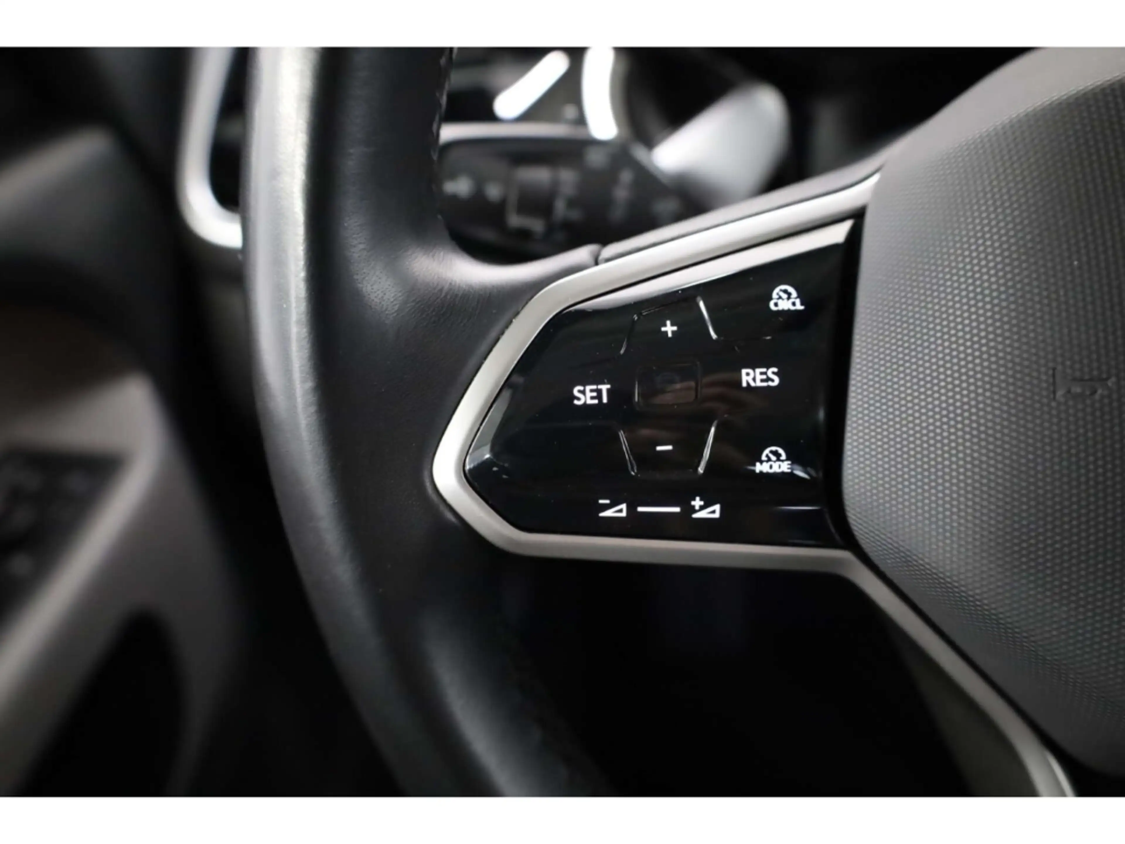Volkswagen ID. Buzz Pro 84 kWh AHK/LED/ACC/Keyless/RFK/SH — photo 10