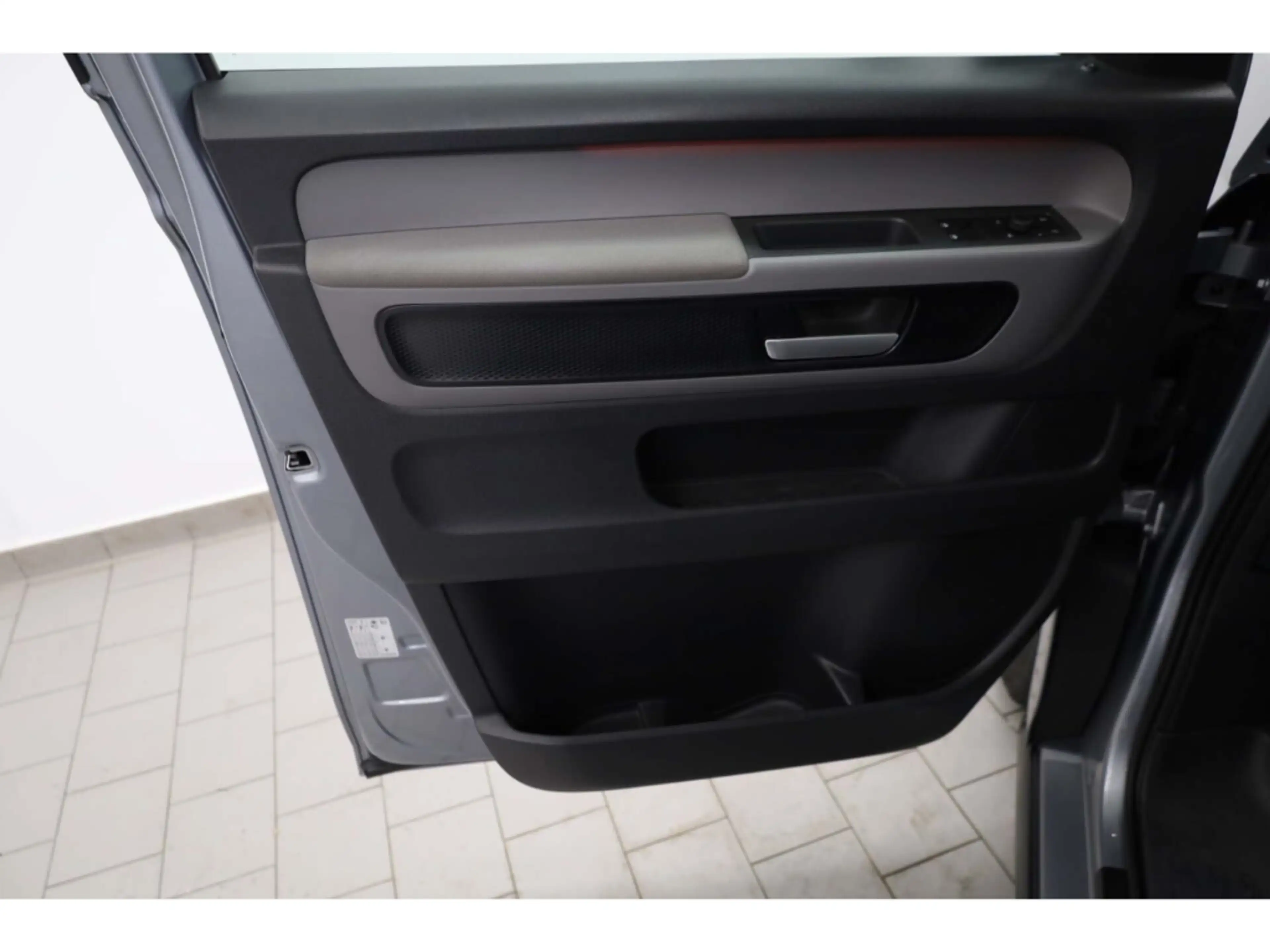 Volkswagen ID. Buzz Pro 84 kWh AHK/LED/ACC/Keyless/RFK/SH — photo 14