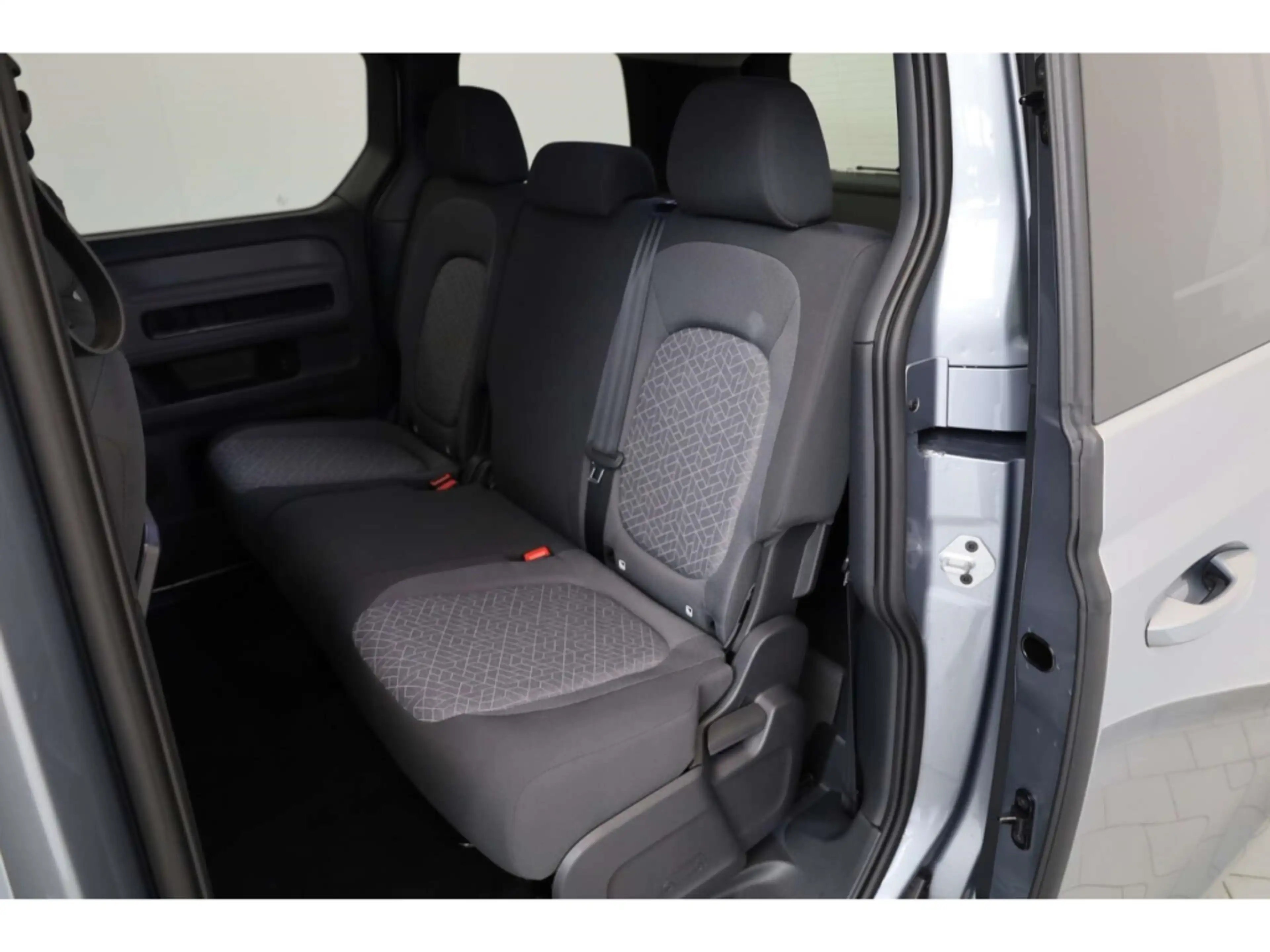 Volkswagen ID. Buzz Pro 84 kWh AHK/LED/ACC/Keyless/RFK/SH — photo 15