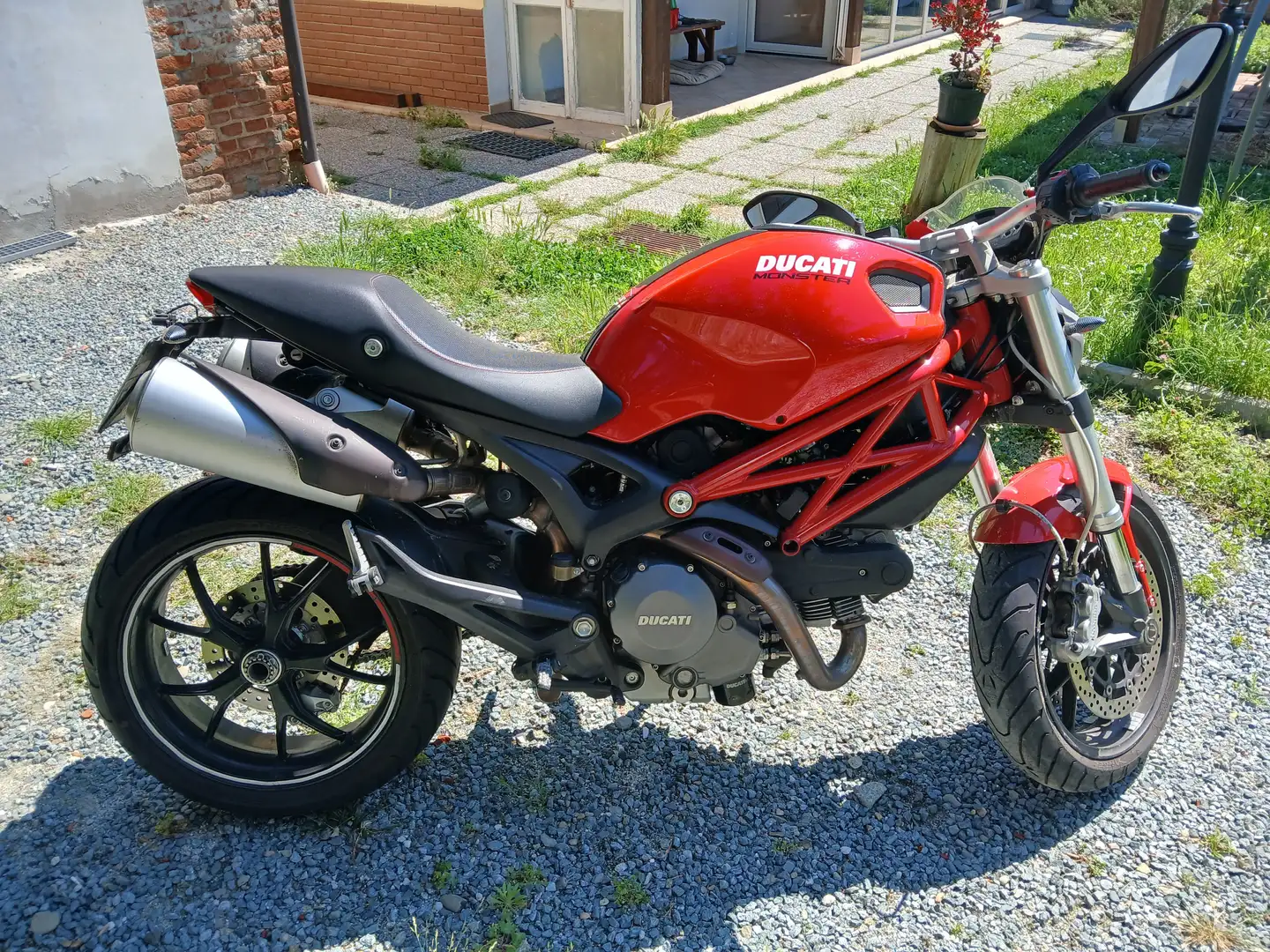 Ducati Monster 796 Rojo - 1