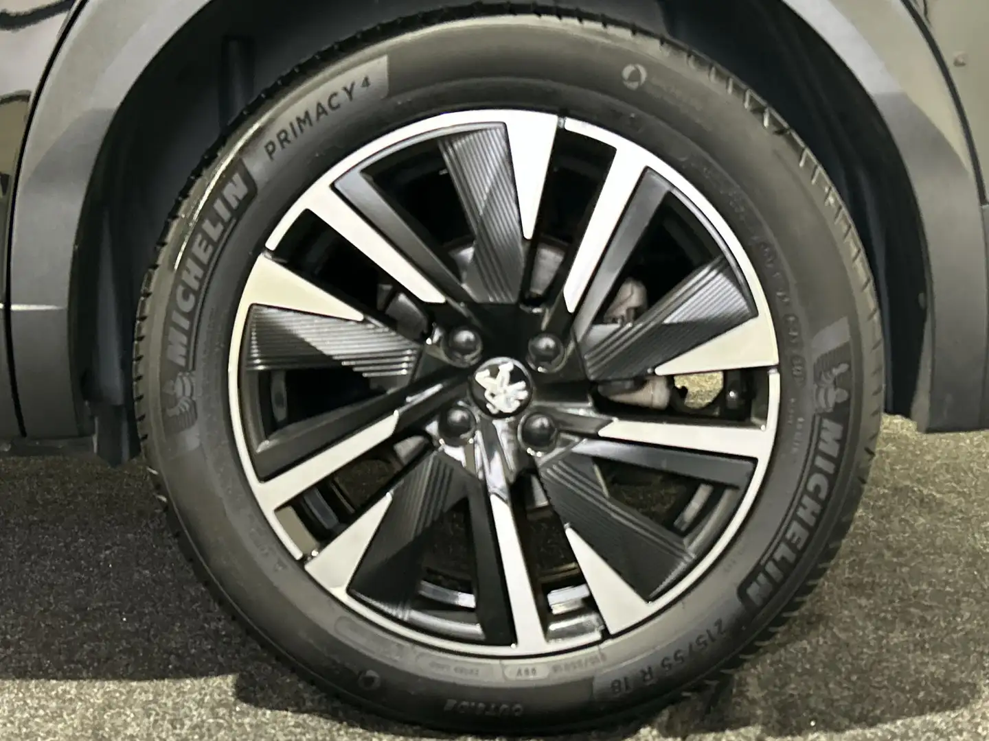 Peugeot e-2008 EV Allure 50 kWh Panoramadak | Cruise Control | 18 Noir - 2