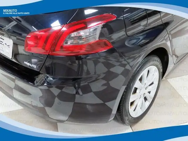 Peugeot 308 view 13