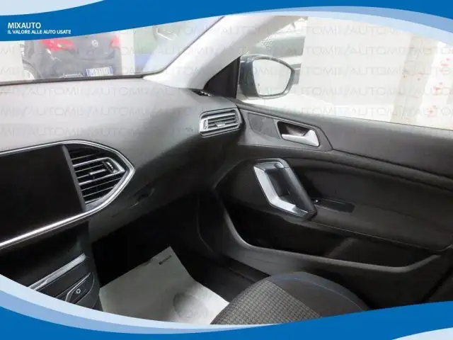 Peugeot 308 view 10