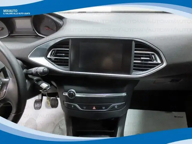 Peugeot 308 view 6