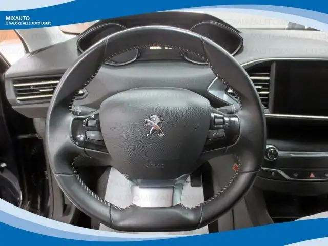 Peugeot 308 view 4
