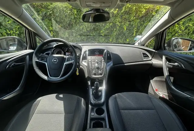 Opel Astra view 9