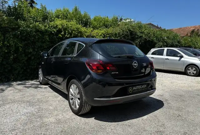 Opel Astra view 3