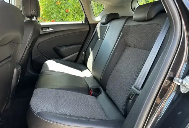 Opel Astra view 11