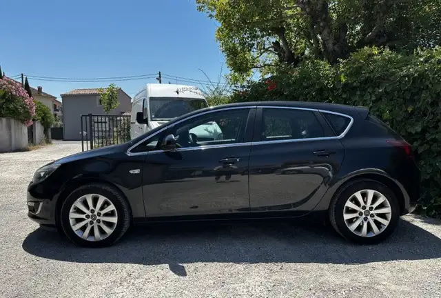 Opel Astra view 2