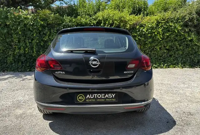 Opel Astra view 4