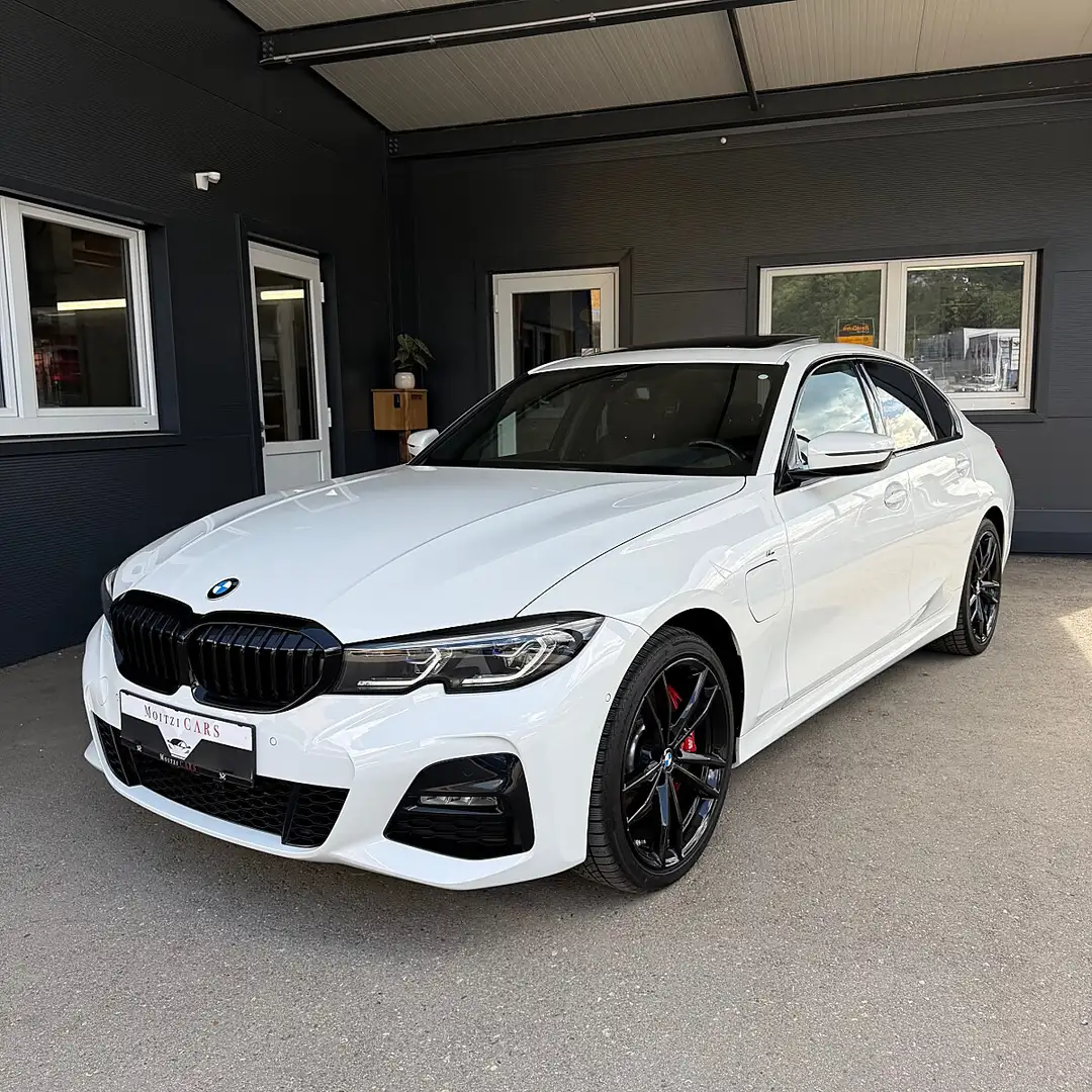 BMW 330 e PHEV M-Sport Aut. Weiß - 1