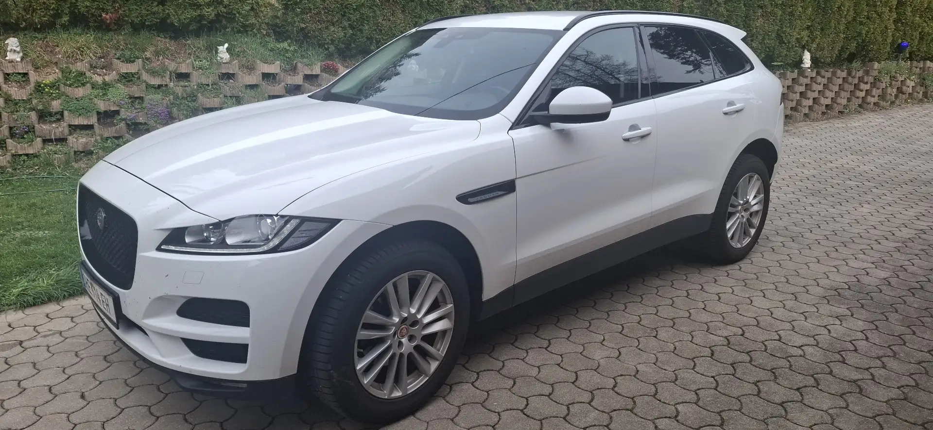 Jaguar F-Pace 20d AWD Prestige - 1