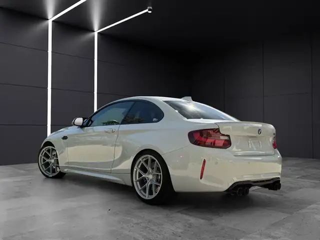 BMW M2 view 3