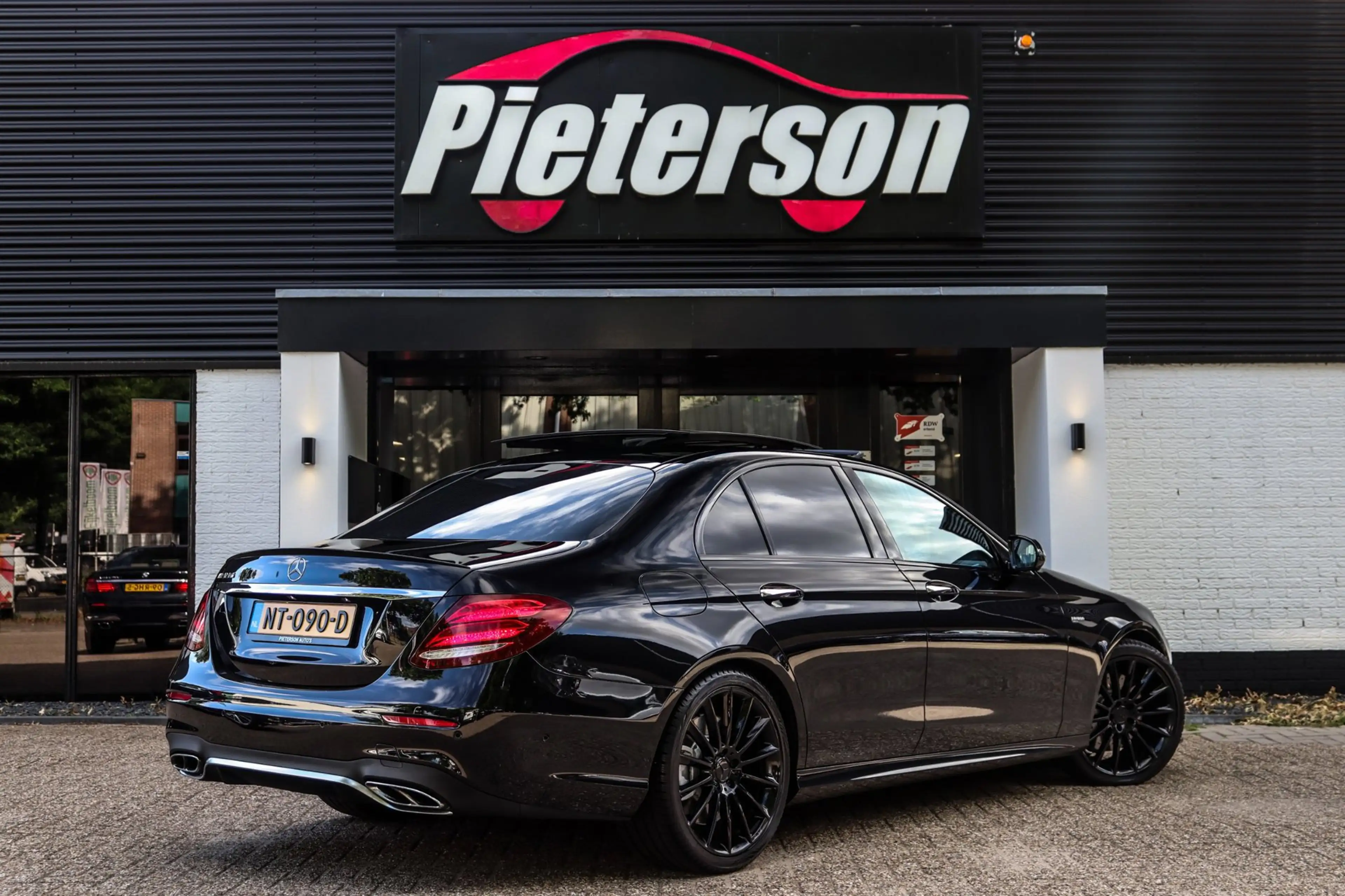 Mercedes-Benz E 43 AMG 4Matic PANO BURMESTER MEMORY — photo 14