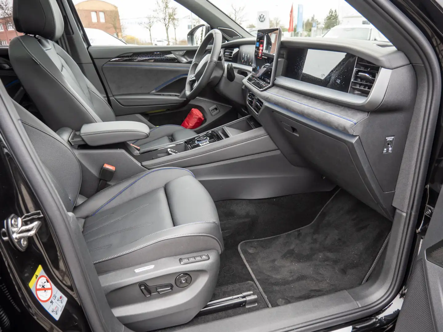 Volkswagen Tayron 2.0 TDI R-Line 4MOTION PANO MATRIX-LED Schwarz - 2