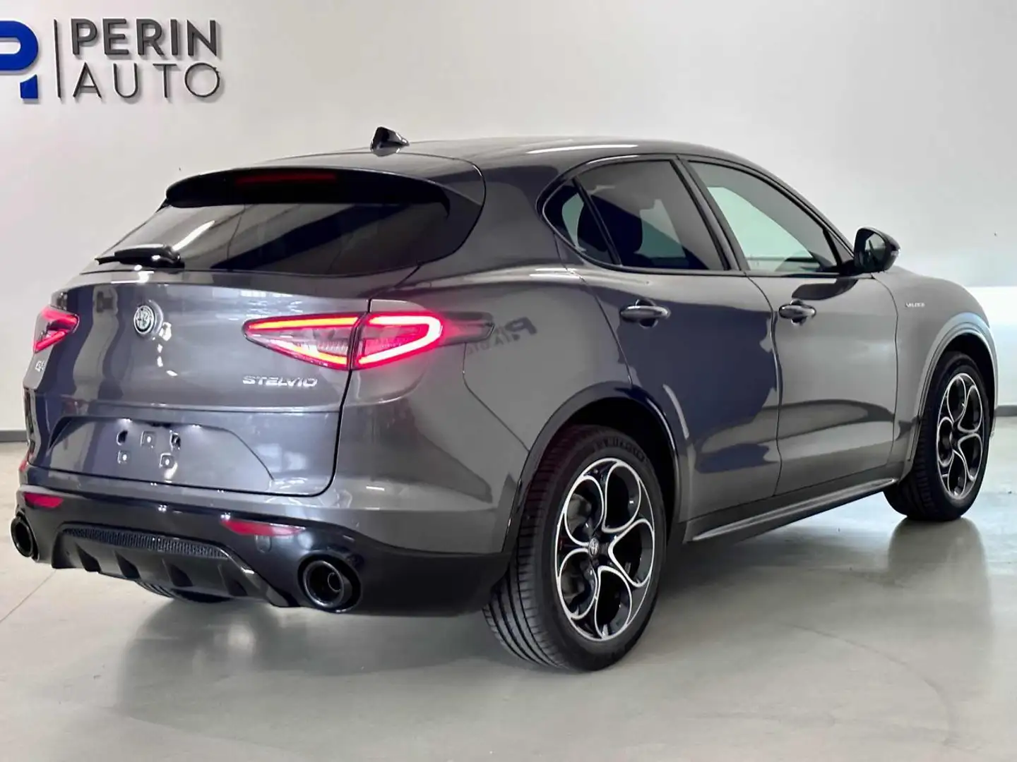 Alfa Romeo Stelvio 2.2 t Veloce Q4 210cv auto Grigio - 2