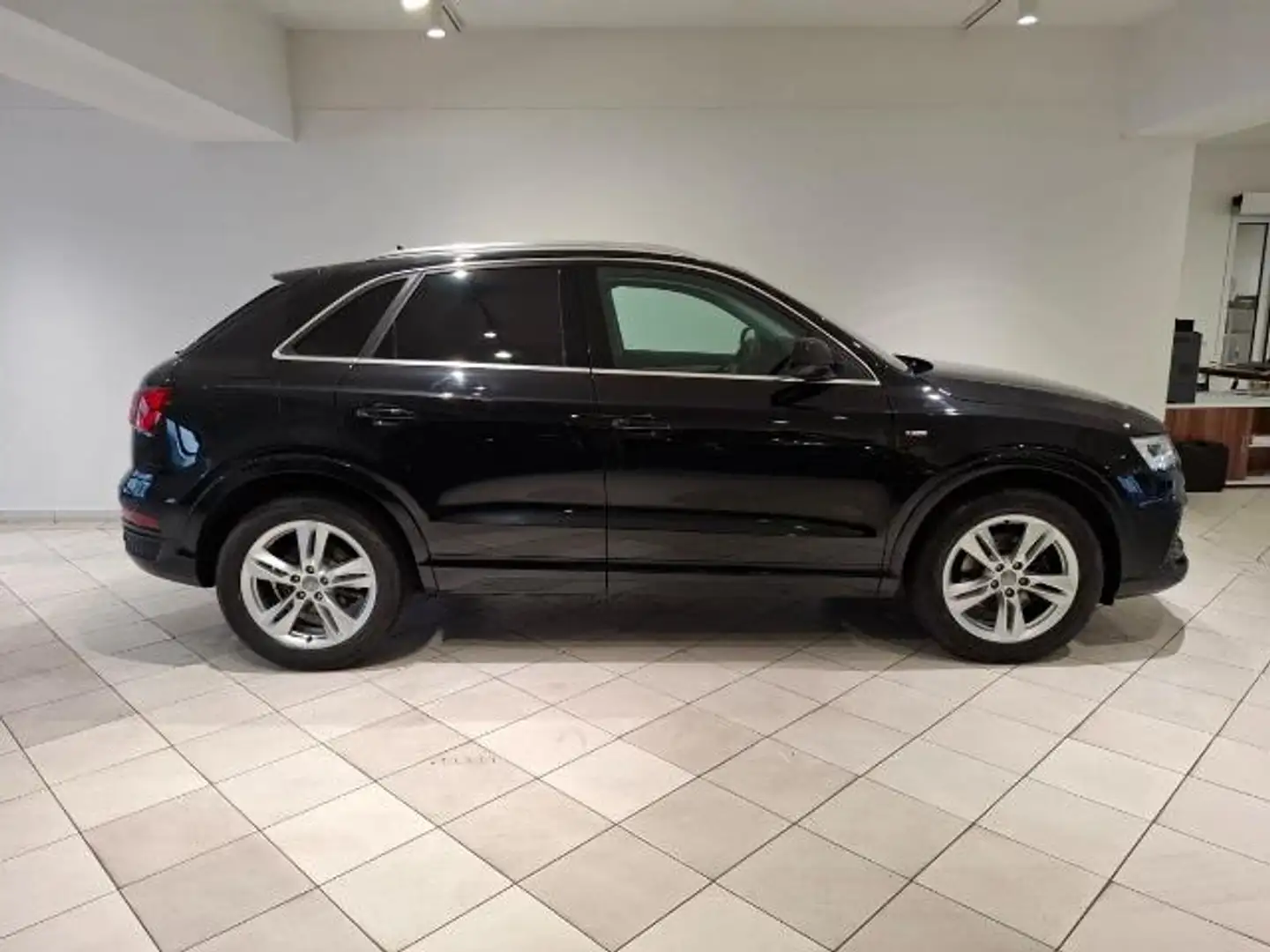 Audi Q3 1.4 TFSI S-LINE NAVI SHZ LED Kamera Schwarz - 2