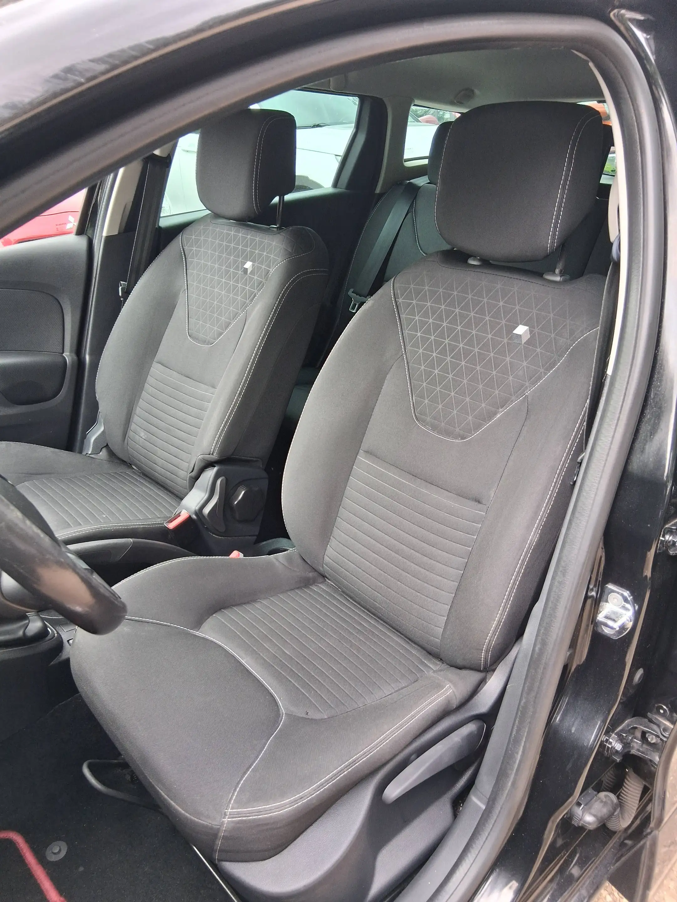 Renault Clio Limited — photo 13