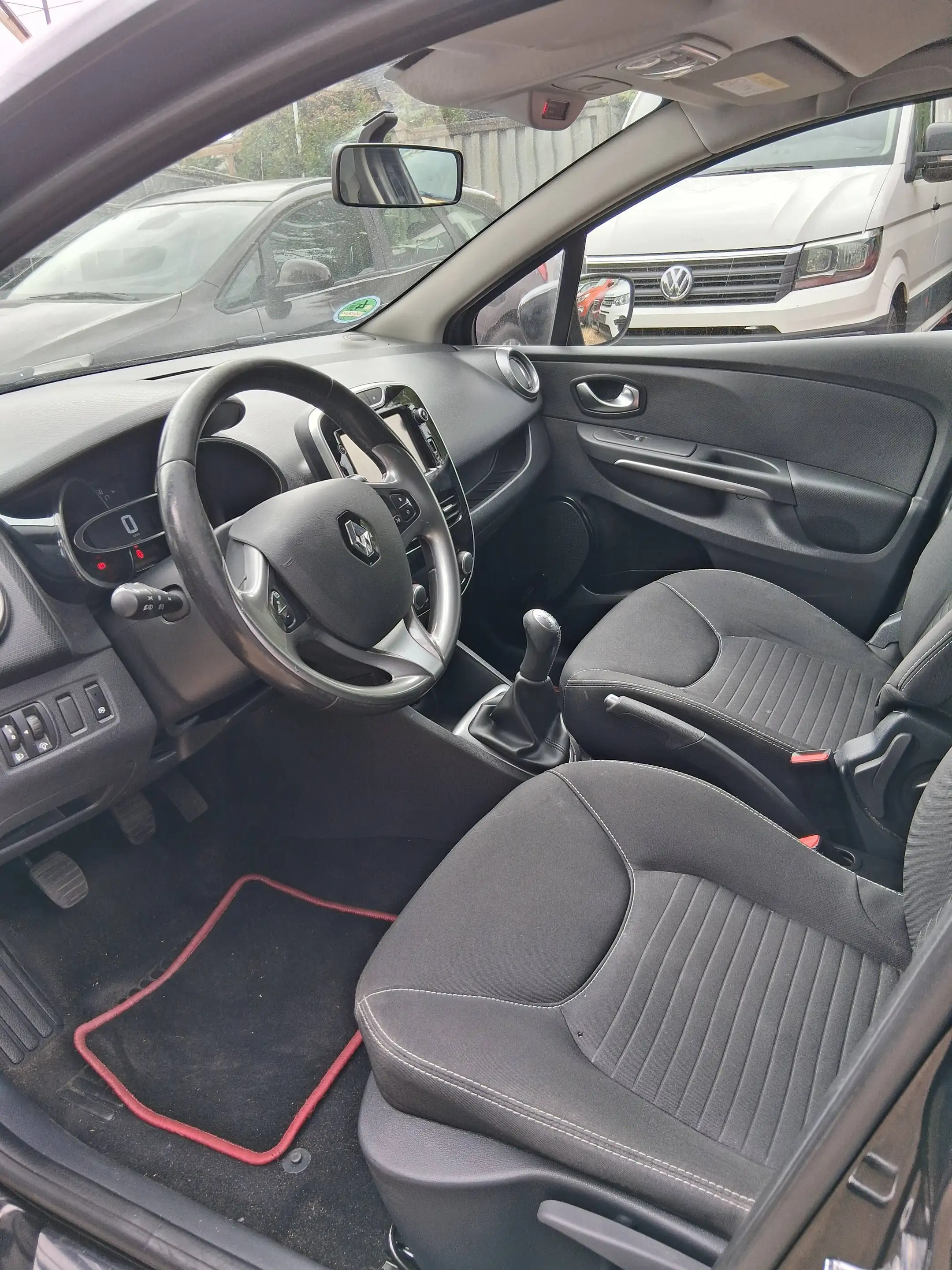 Renault Clio Limited — photo 14