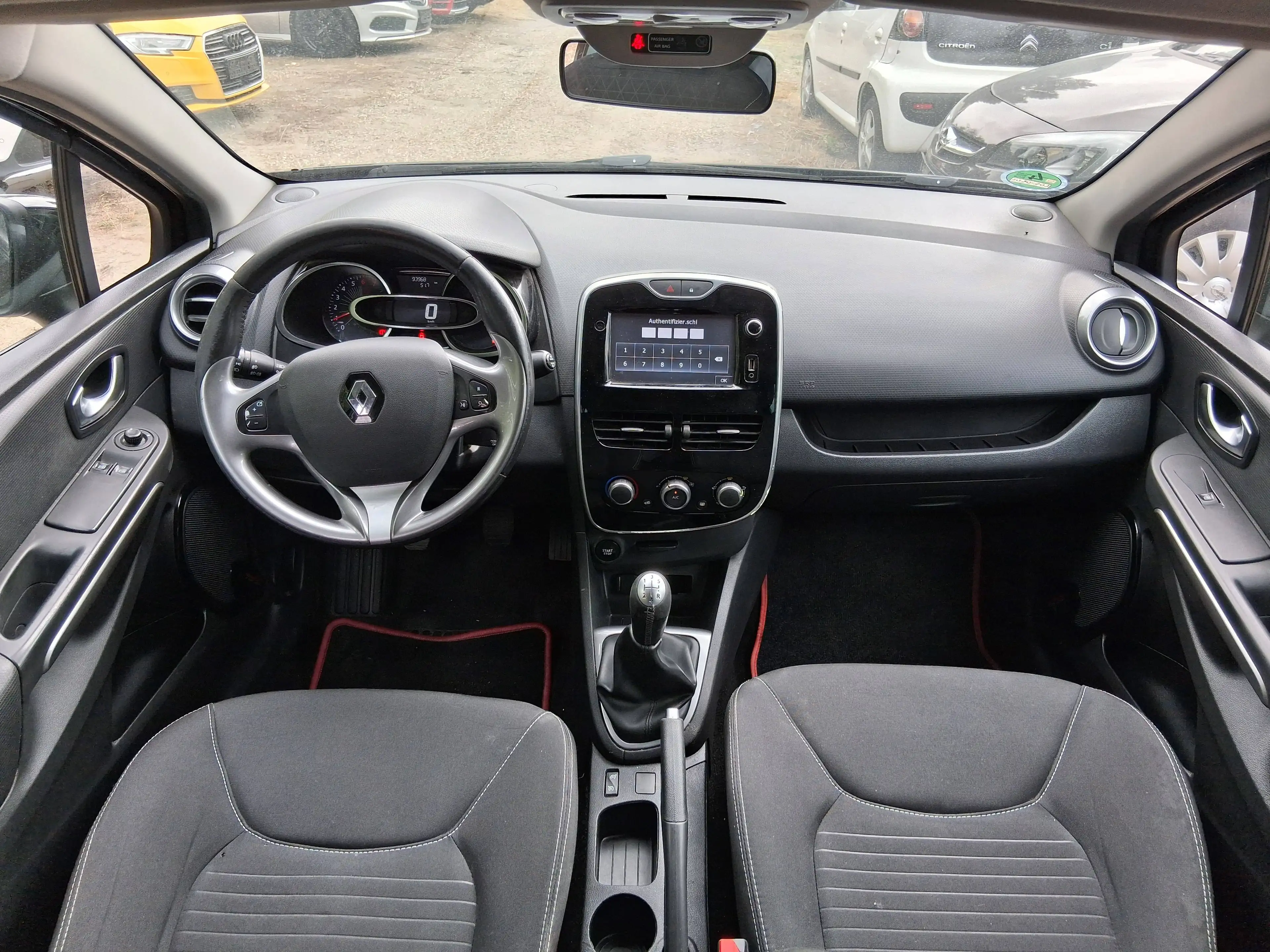 Renault Clio Limited — photo 12
