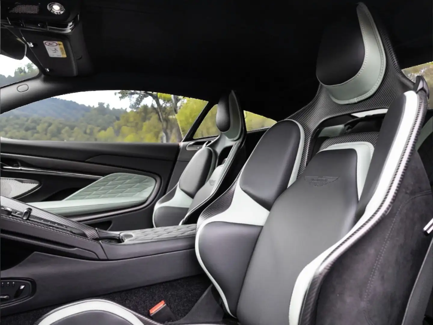 Aston Martin DB12 4.0 V8 Verde - 2