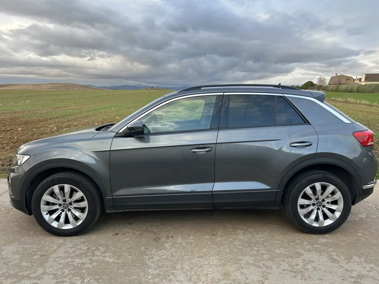 Volkswagen T-Roc 2.0TDI Advance DSG7 Gris - 2