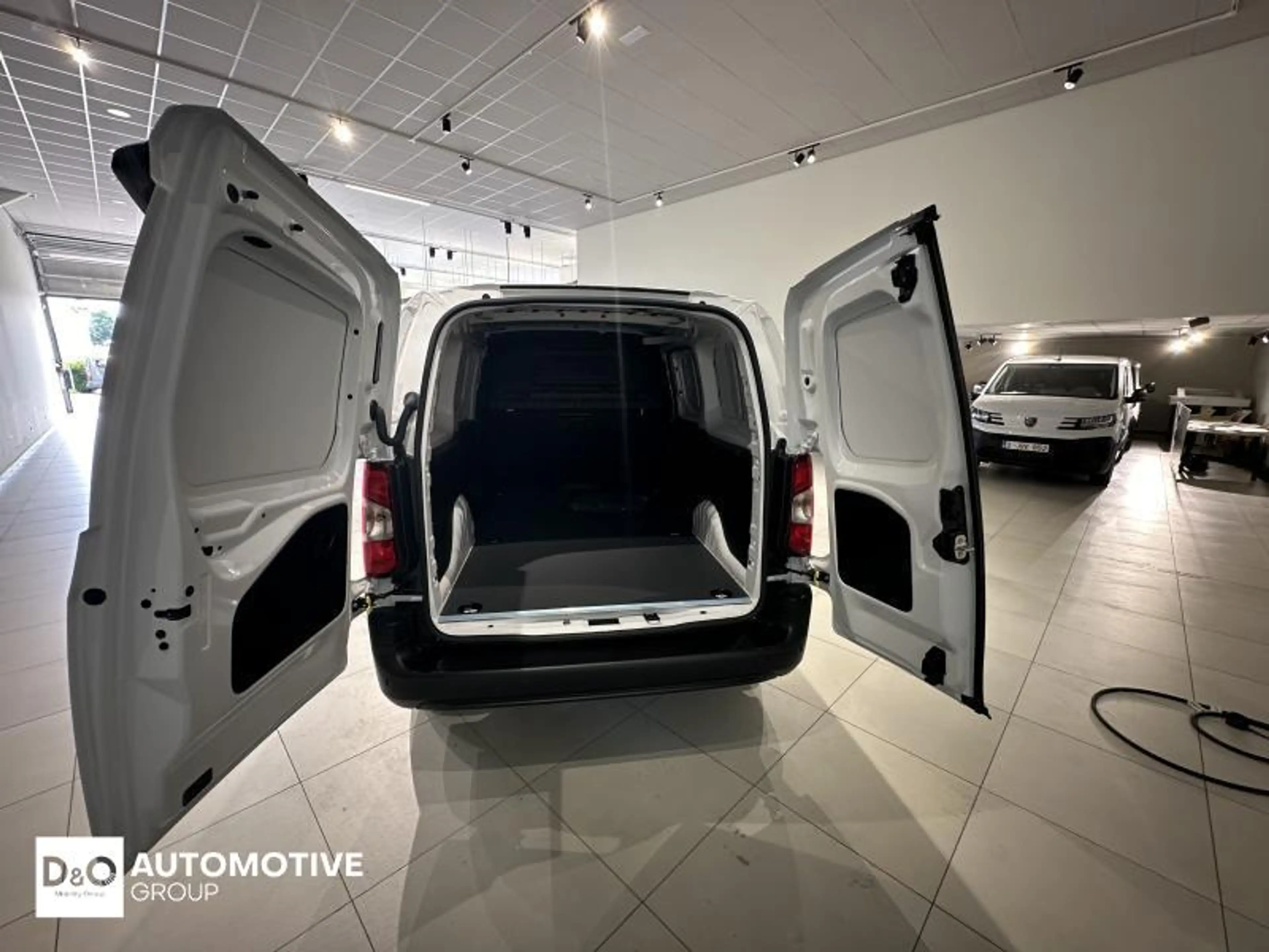 Peugeot Partner xl automatic — photo 9