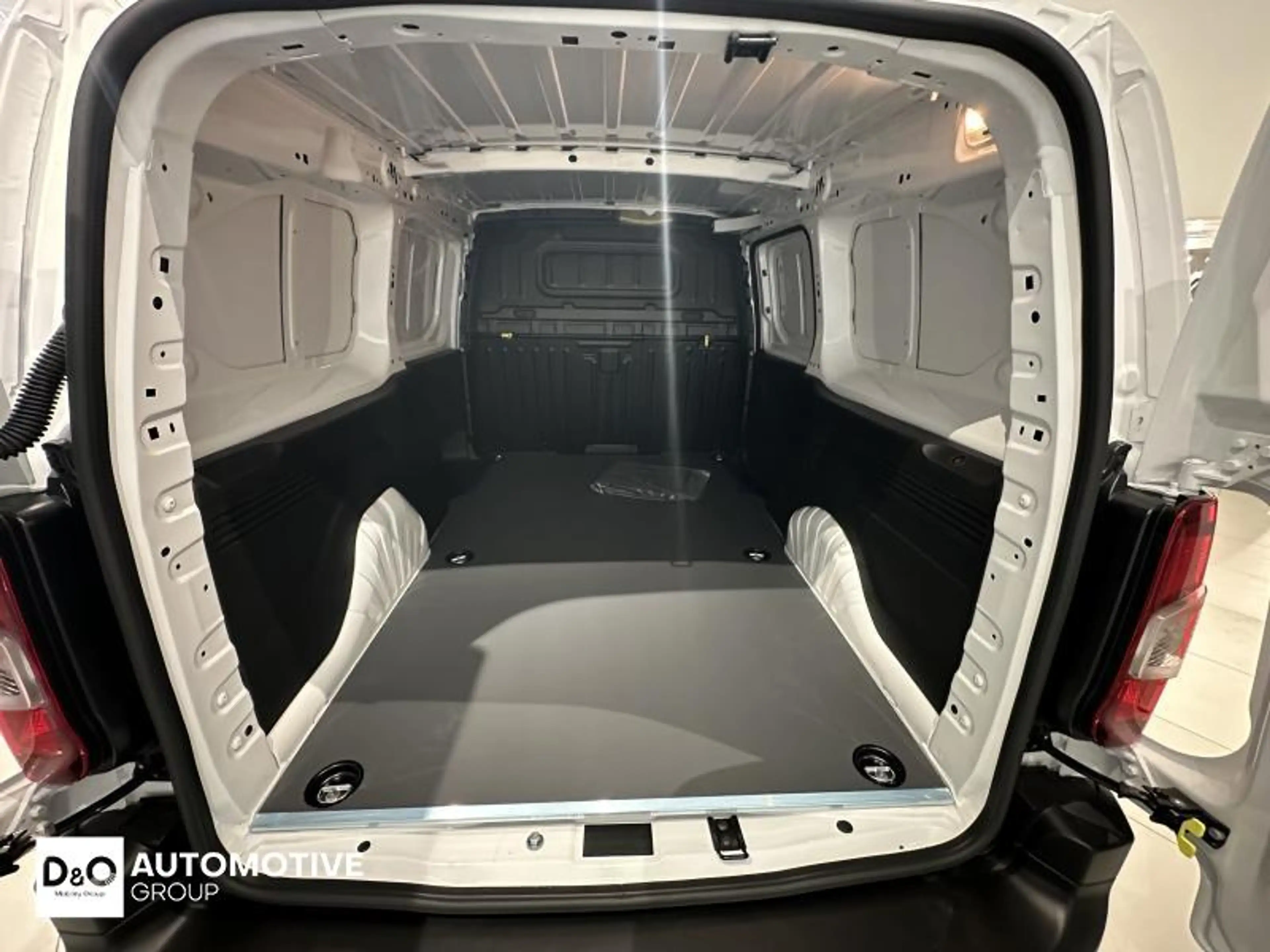 Peugeot Partner xl automatic — photo 8