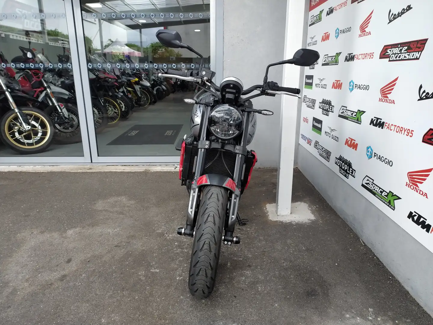 Triumph Trident 660 Gris - 2