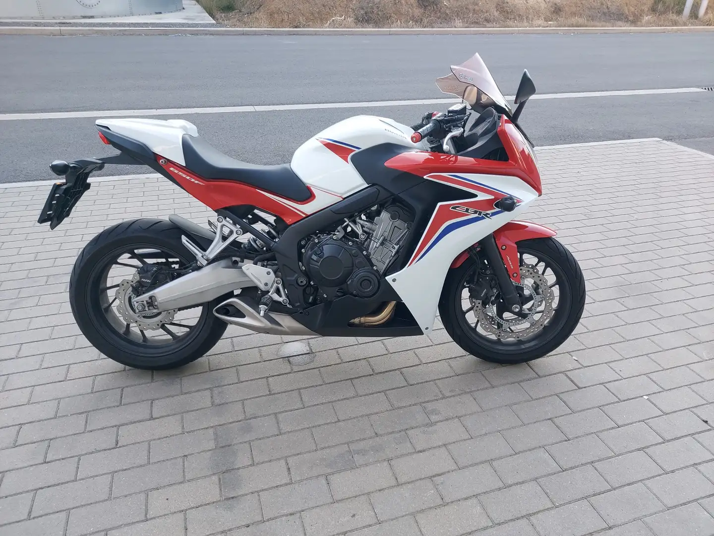 Honda CBR 650 Rouge - 2