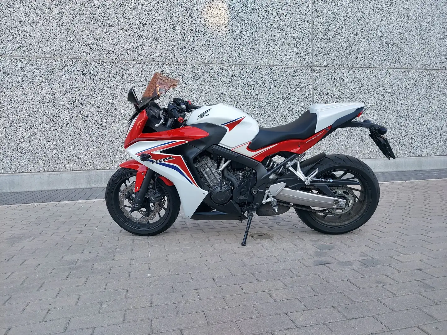 Honda CBR 650 Rouge - 1