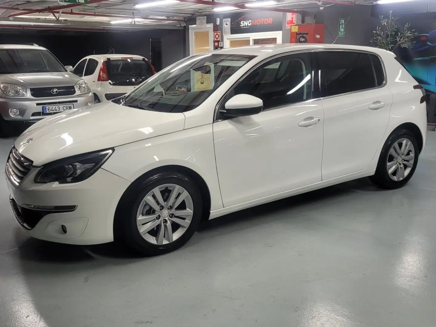 Peugeot 308 1.6 BlueHDi Style EAT6 120 - 1