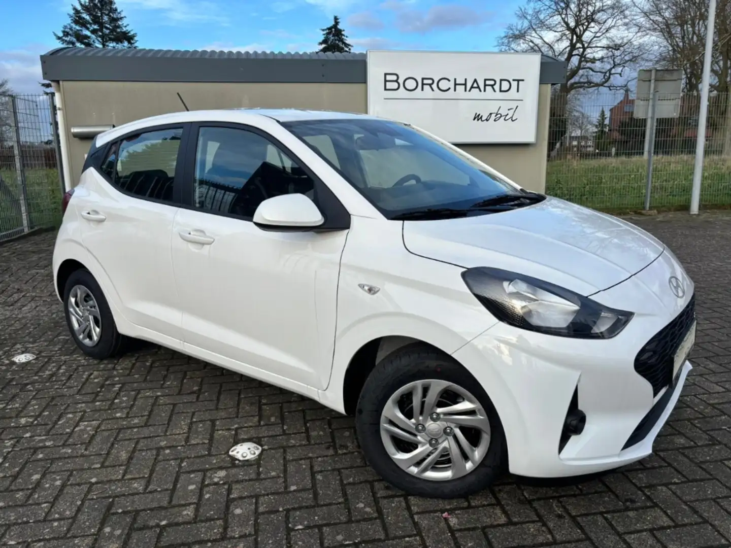 Hyundai i10 MY25 1.0Benzin 63PS 5-MT 2WDSelect,Navi,Lager Blanc - 2