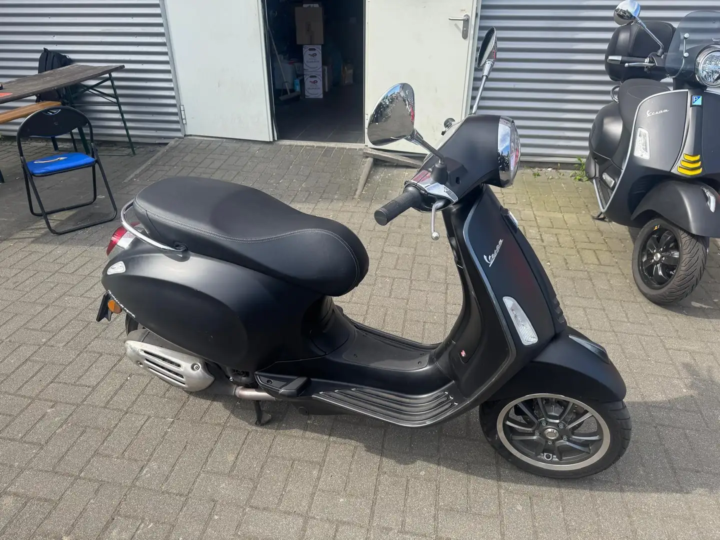 Vespa Primavera S 50 SPORT LED USB MATT Zwart - 2