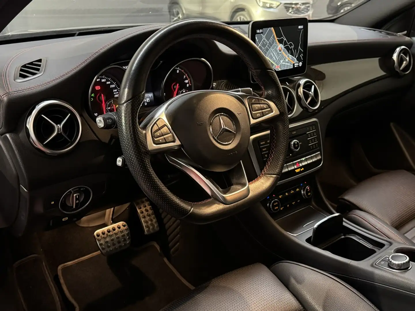 Mercedes-Benz GLA 250 AMG Line 4Matic 7G-DCT Noir - 2