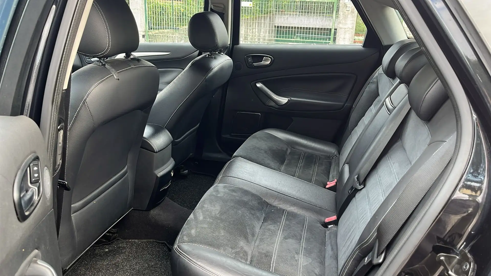 Ford Mondeo Mondeo III Berlina 5p 2.0 tdci 130cv auto dpf Nero - 2